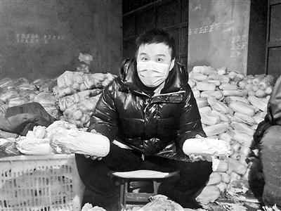 水木年华成员送15吨蔬菜到湖北 途中唱《启程》解乏